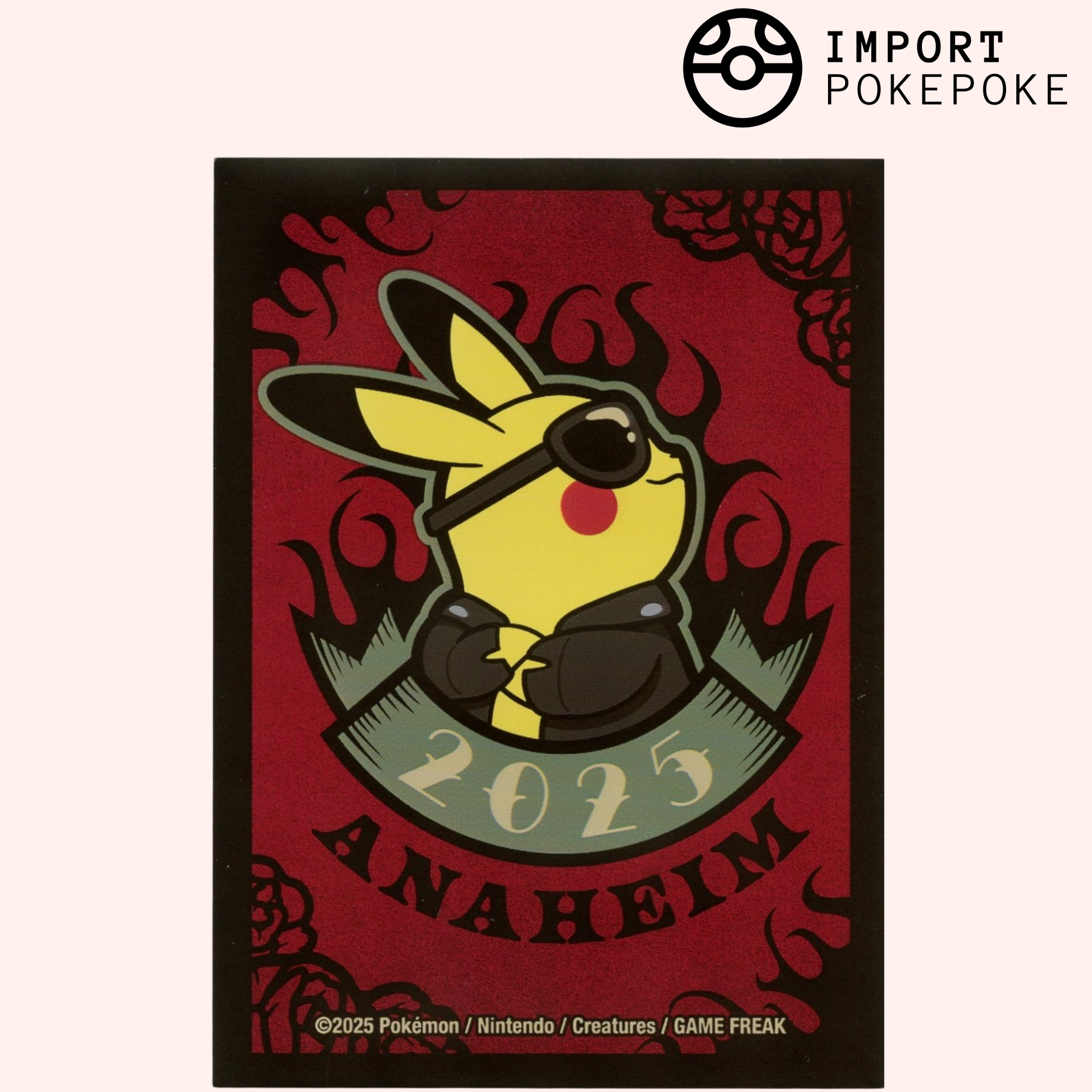 Maglietta Pokémon Campionati Mondiali 2025 – Pikachu Arcano Rockabilly, Taglia L